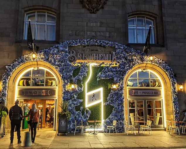 Brewhemia Beer palace and prosecco bar in Edinburgh at night