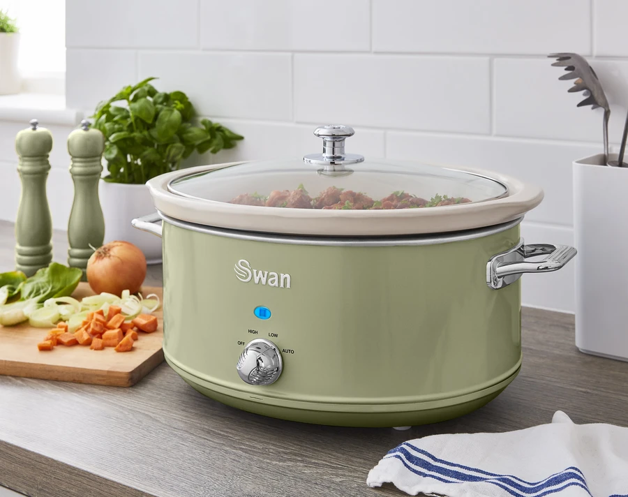 Image of the Swan Retro Slow Cooker in Green. 
