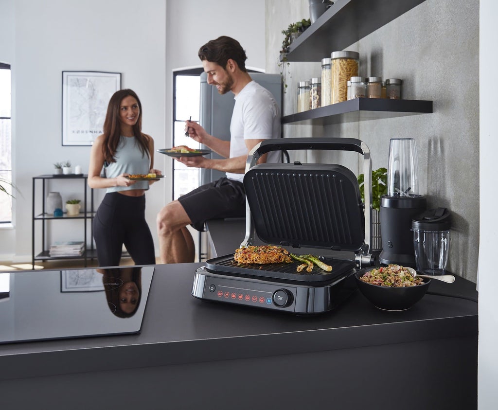 Young couple enjoy healthy food on their Swan Stealth Smart Grill for healthy lifestyle changes blog.