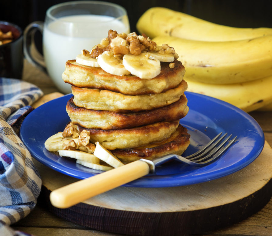 Blender banana and oat pancakes