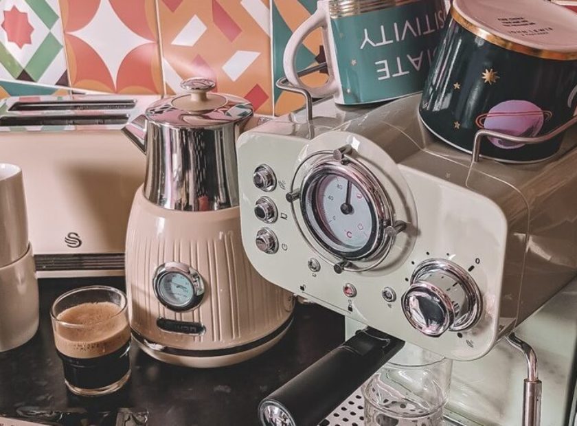 Mollie Quirk Loves Our Swan Retro Pump Espresso Coffee Machine - 