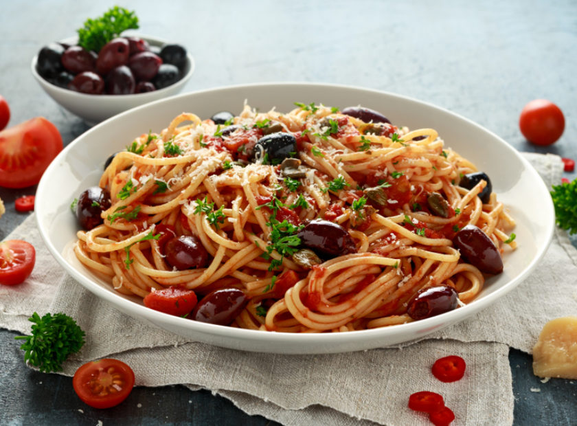 Quick and easy spaghetti puttanesca - Italian Pasta Dish