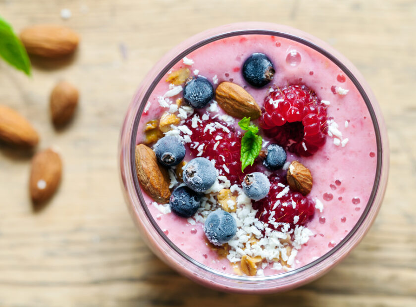 Almond And Forest Berry Smoothie Bowl - Smoothie recipe