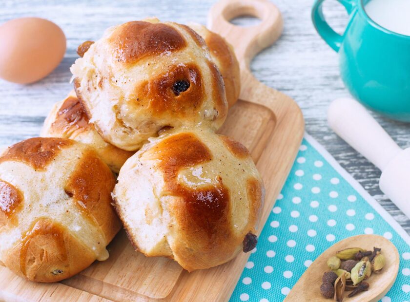 Easy hot cross buns - Easter Recipe