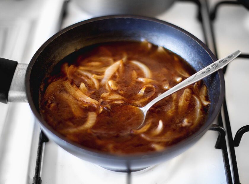 A mouth-watering homemade onion gravy recipe - Onion Gravy Recipe
